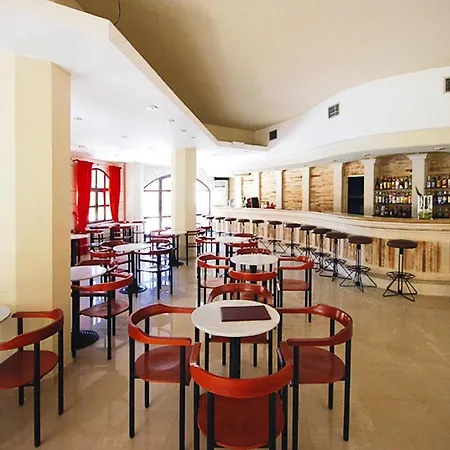 Macaris, Apartamento *